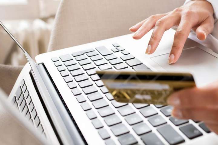 Ілюстроване фото До жінки зателефонувала невідома особа і представилась працівником банку.