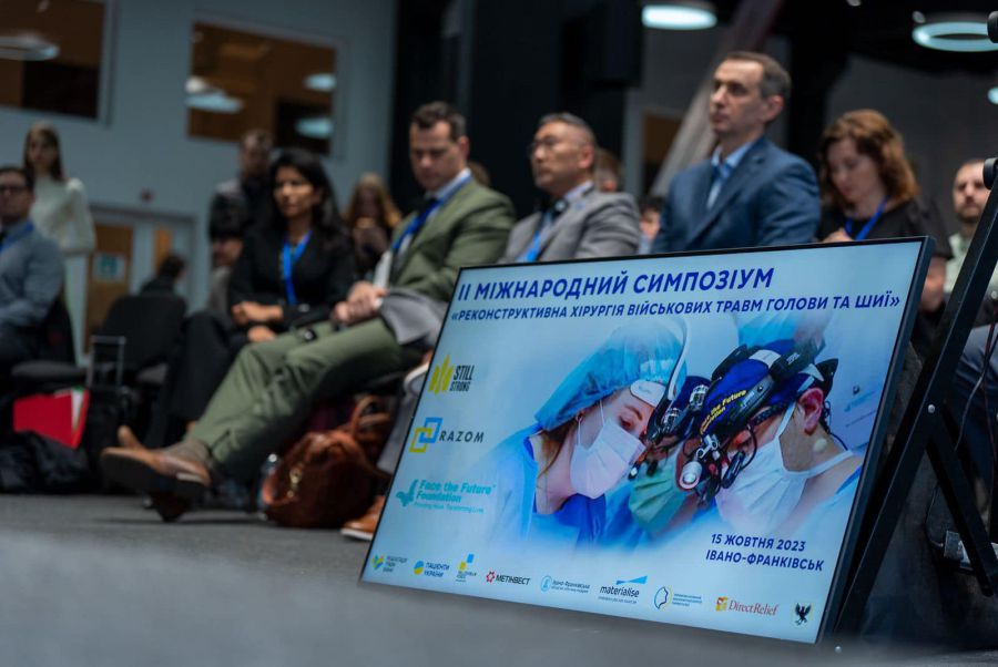 Хірурги з Канади і США разом з українськими лікарями проведуть 30 реконструктивних операцій