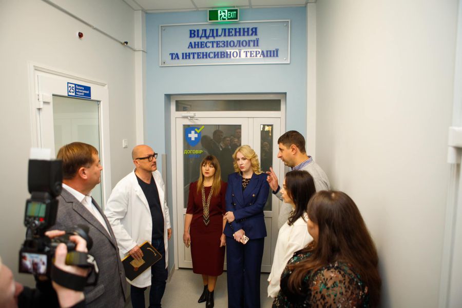 Під час відкриття оновленому відділенню передали два апарати штучної вентиляції легень від МОЗу