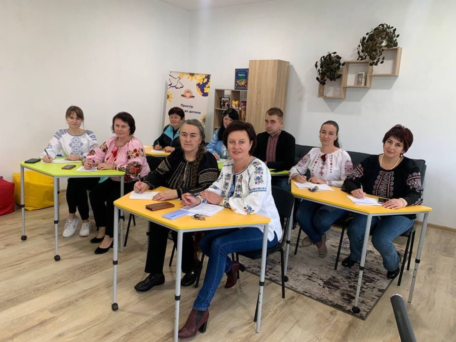 Долучилися до флешмобу і калушани як поодинці, так і колективами, класами і групами.