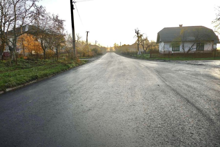 Заасфальтовано 1 600 квадратних метрів