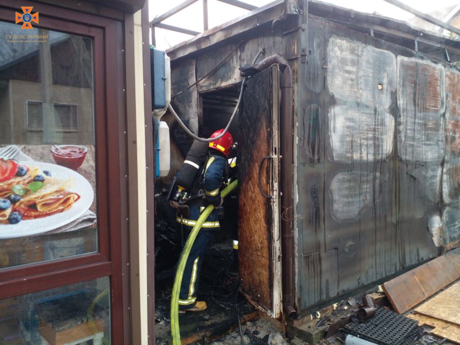 Рятувальники ліквідували пожежу кіоску
