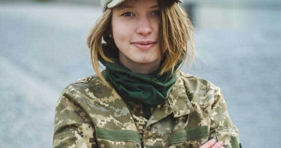 Вікторія" на позивний "Мальвіна" на війні стала парамедикинею