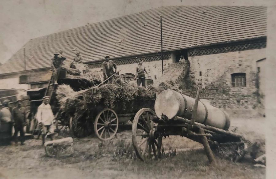 Фото датуються серединою та кінцем ХХ століття