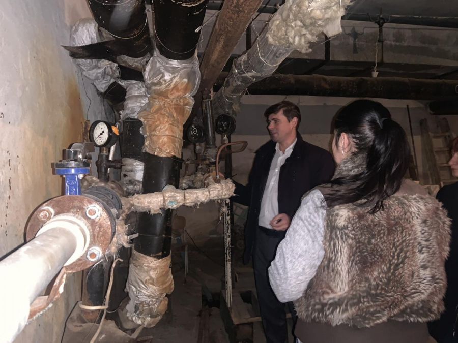 Ліцей розташований майже в кінцевій точці трубопроводу опалення