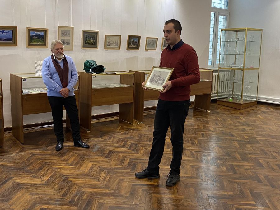 Микола Семеняк передав до фондів Краєзнавчого музею Калущини зображення 110-річного храму Архистратига Михаїла