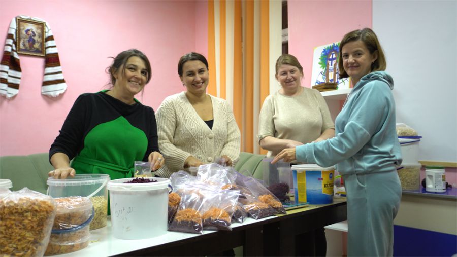 Хто готовий на два тижні стати волонтером і сушити овочі — пишіть пластунам