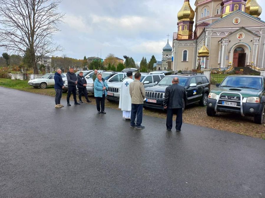 Цього разу одну автівку відправили на південний напрямок, інші — на схід.