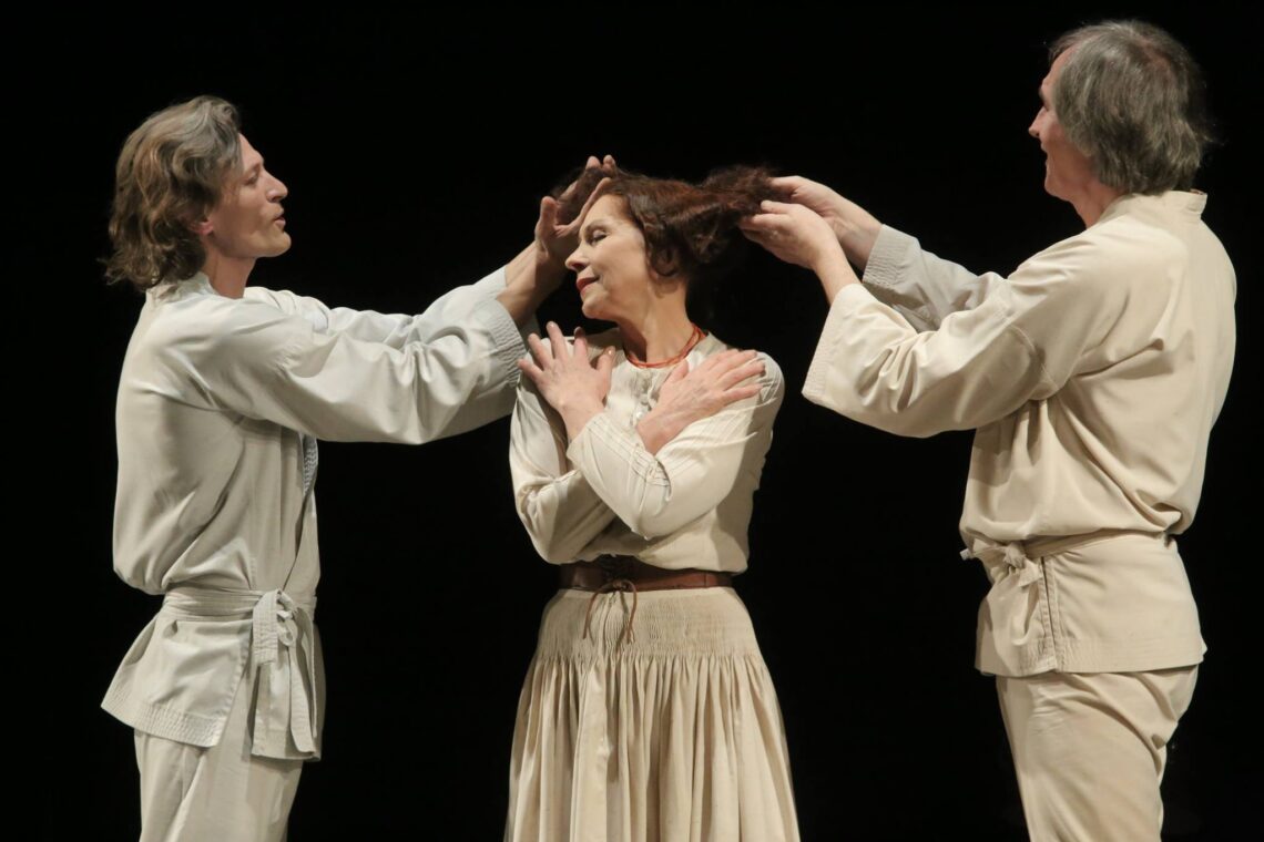 Виставу «Украдене щастя» презентують сьогодні в концертній залі