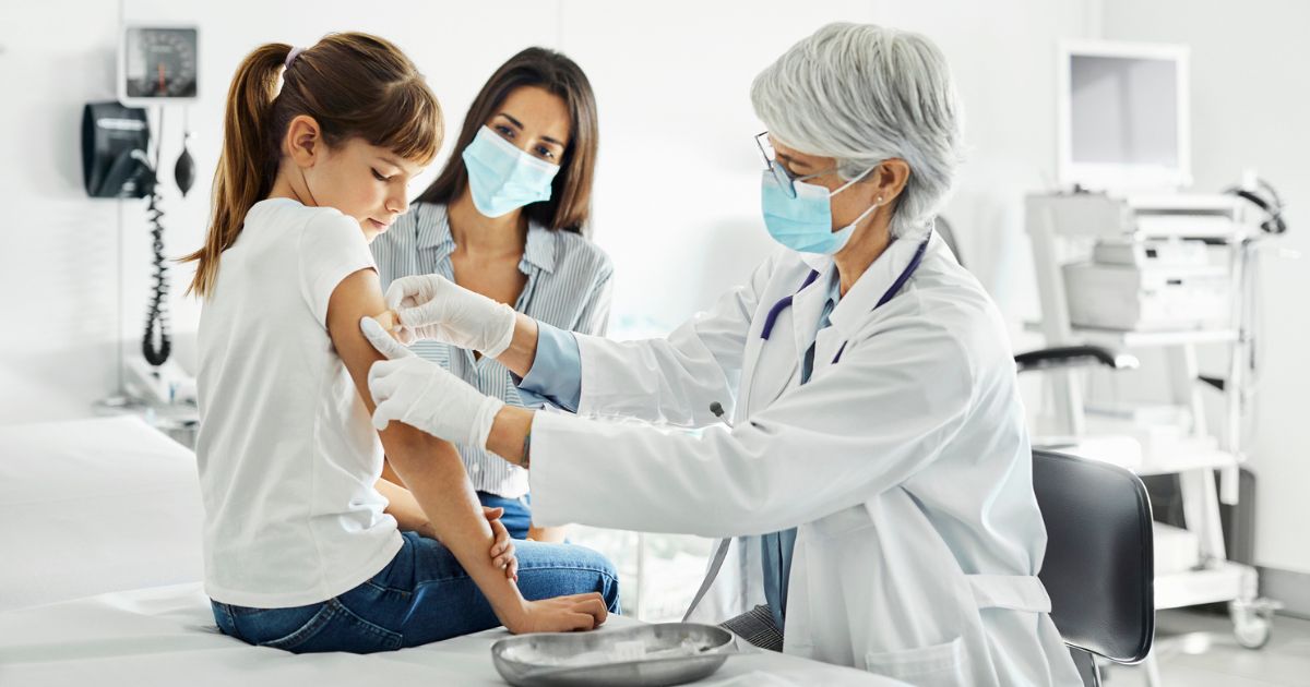 Ілюстративне фото. Для отримання довідки дитина має отримати усі щеплення згідно з календарем профілактичних щеплень. 