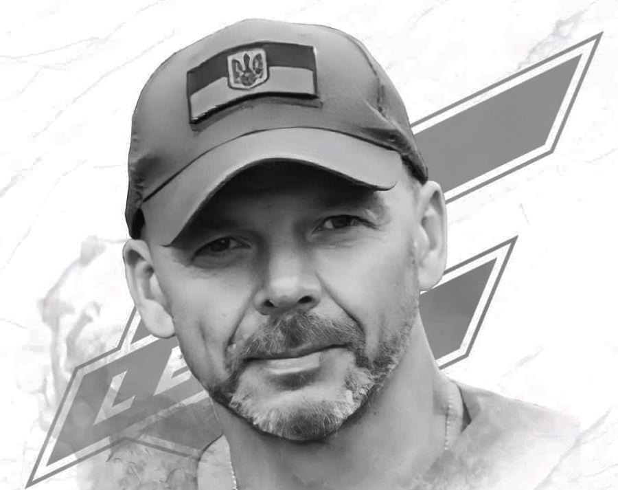 "Приклад для кожного з Нас, яким має бути Воїн Честі, Лицар Війська Українського та Націоналіст", — пишуть побратими