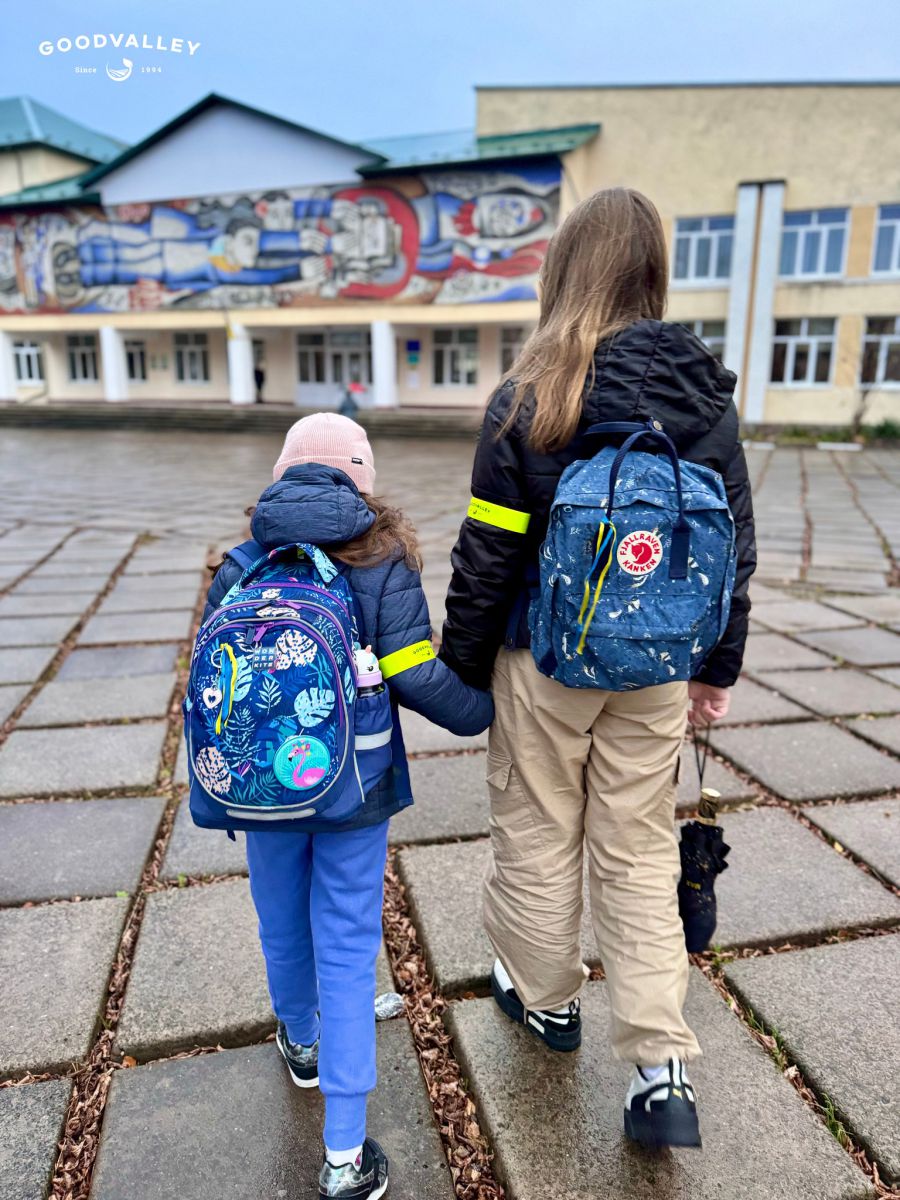 Діти отримали світловідбиваючі браслети