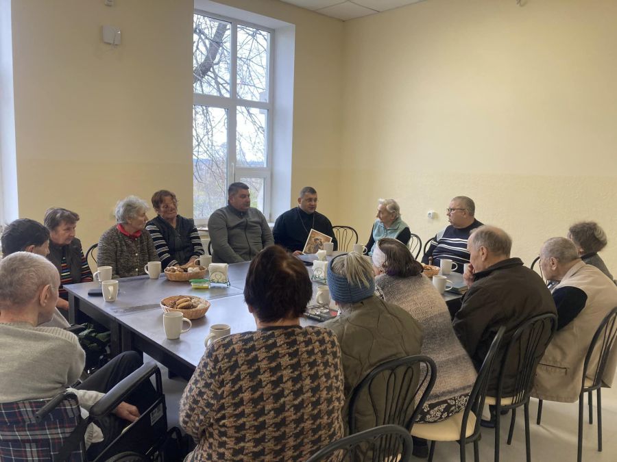 У геріатричному центрі відбулася зустріч з отцем Миколою Крушецем