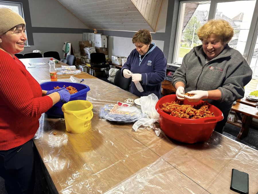 Це вже 12 порція цукатів, яку відправлять військовим