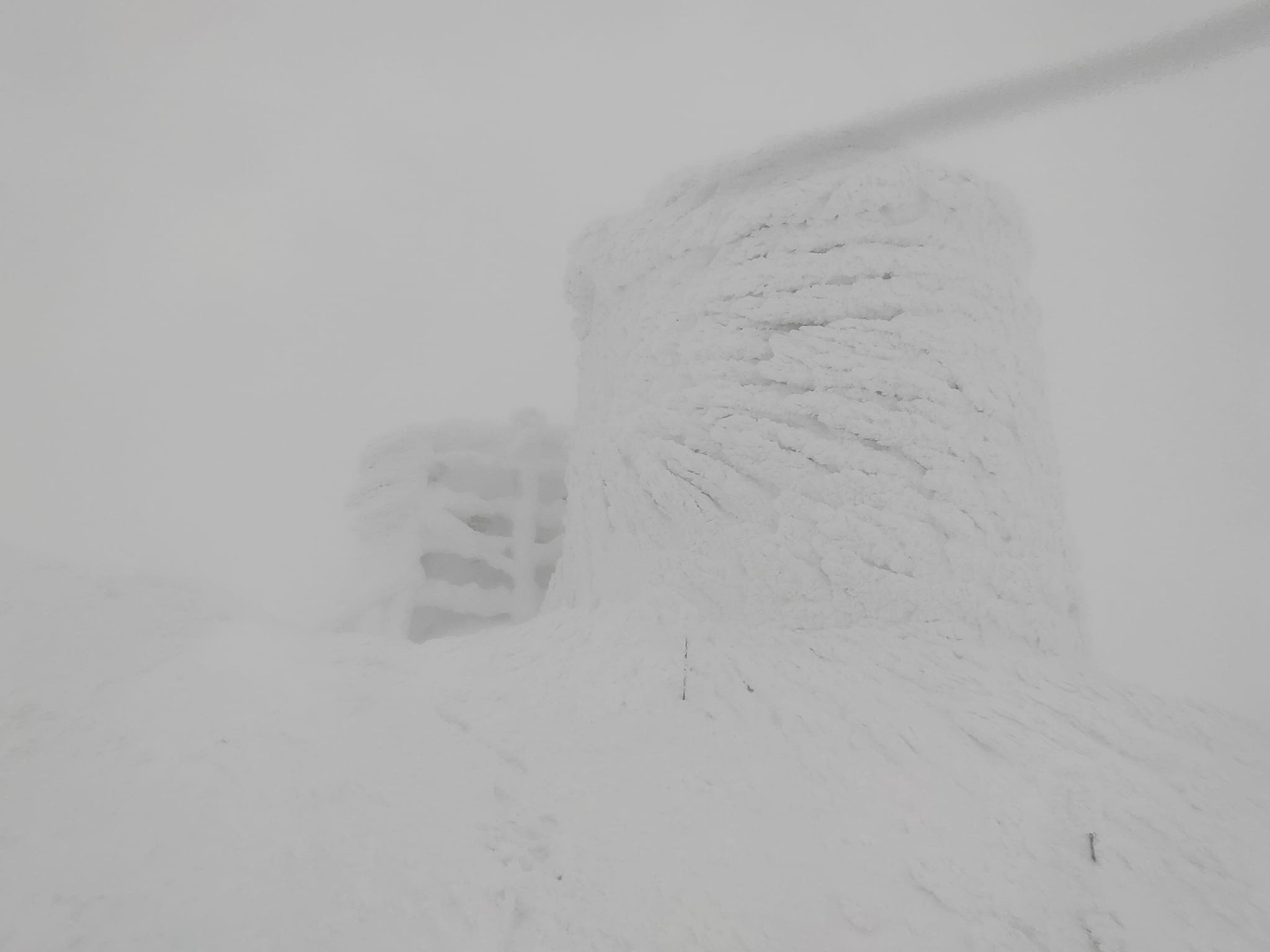 на горі Піп Іван Чорногірський не видно обсерваторії. Фото: Чорногірський гірський пошуково-рятувальний пост