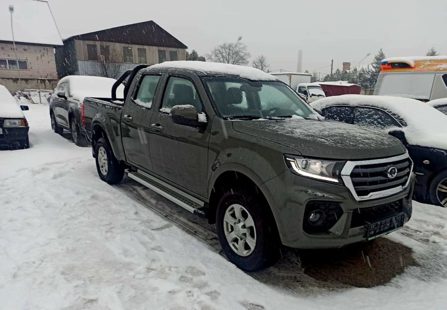 У Калуші для потреб військових закупили вже п'ять пікапів і готують шостий