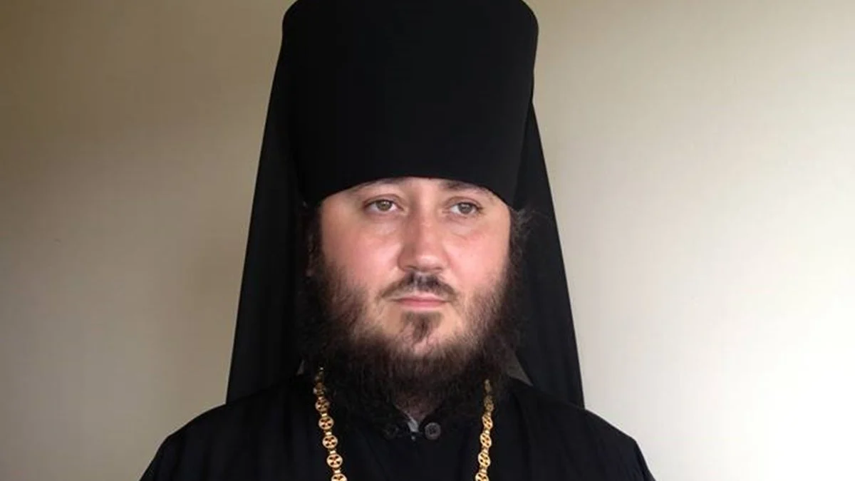 Допитаний у судовому засіданні священик визнав свою провину у поширенні комуністичної символіки.