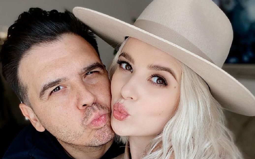 Міка Ньютон розповіла, що вони з Крісом планують побувати в Києві та Львові. 