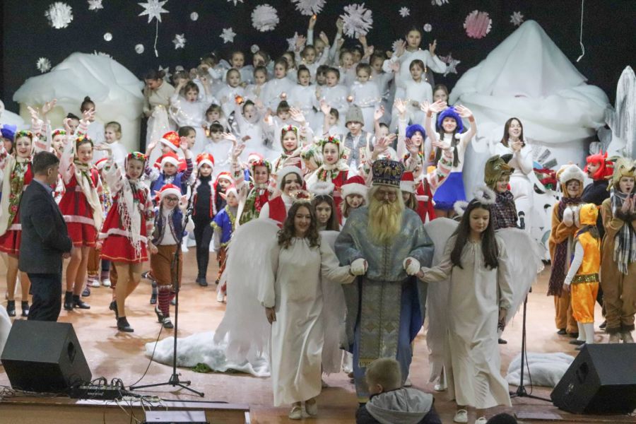 Справжньою радістю для усіх була казкова феєрія «Стежкою до святого Миколая»