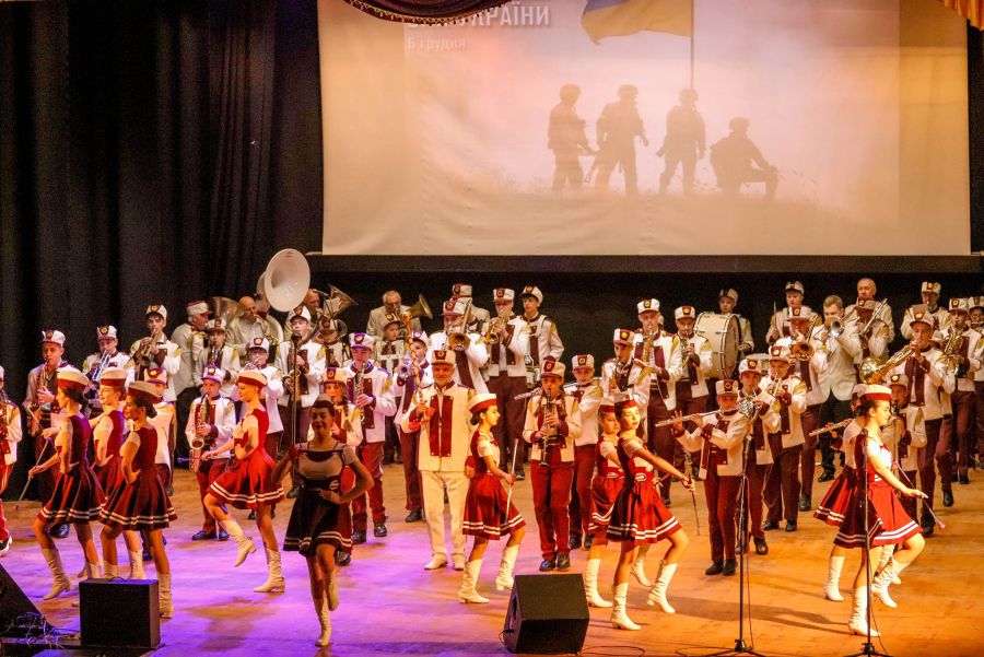 Гостями концерту були військовослужбовці Національної гвардії України. Фото: міська рада, скрін з відео