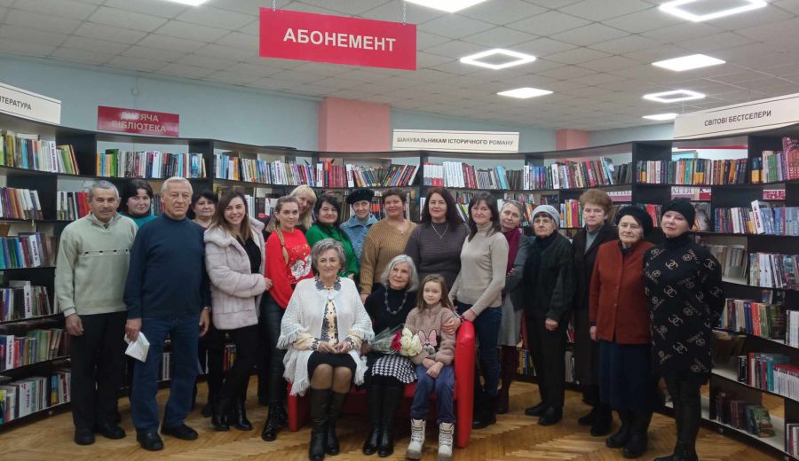 Привітати авторку з виходом нової книги прийшли калуські літератори, союзянки, слухачі Університету третього віку