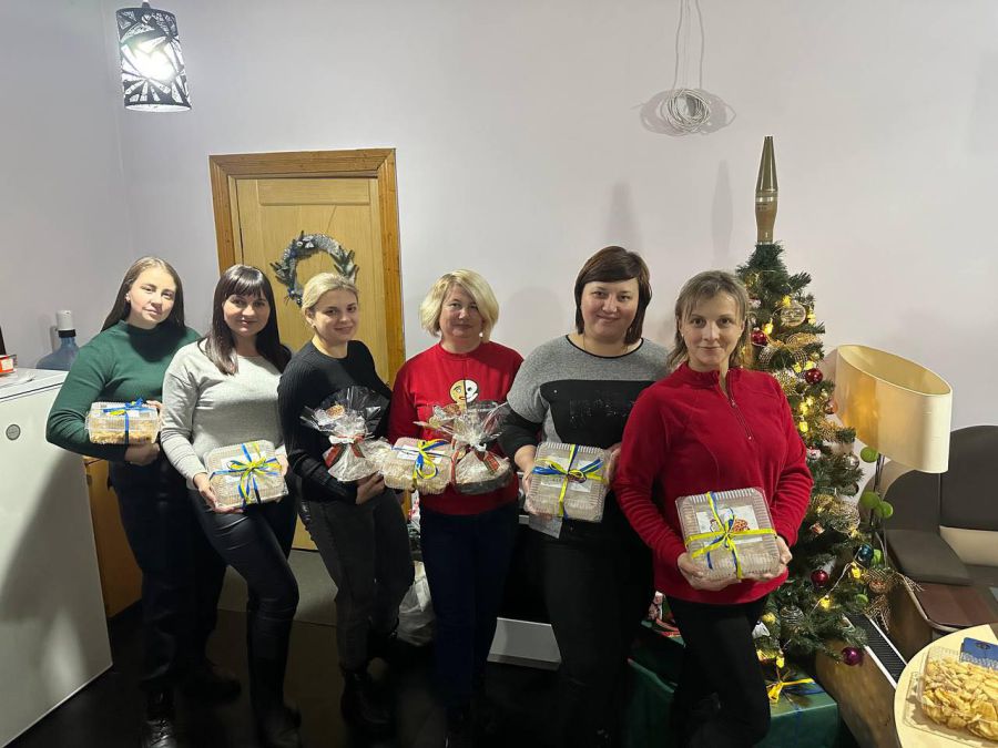 Всього запланували спекти 40 шарлоток, які поїдуть до військових на Запорізький напрямок.