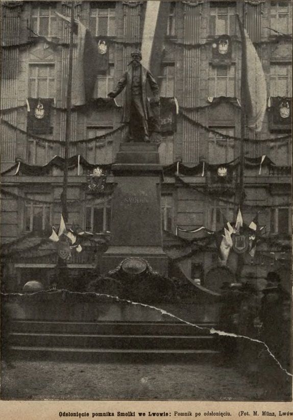 Пам’ятник Францішеку Смольці було зруйновано радянською владою у 1946 році.