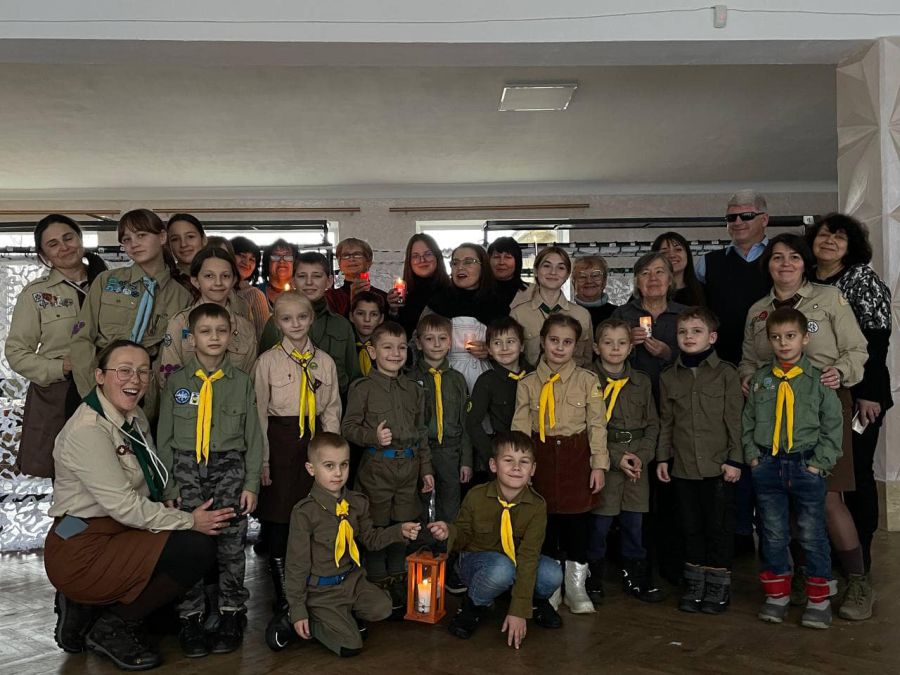 Пластуни передали благодатний вогонь. Фото: Степан Телюк