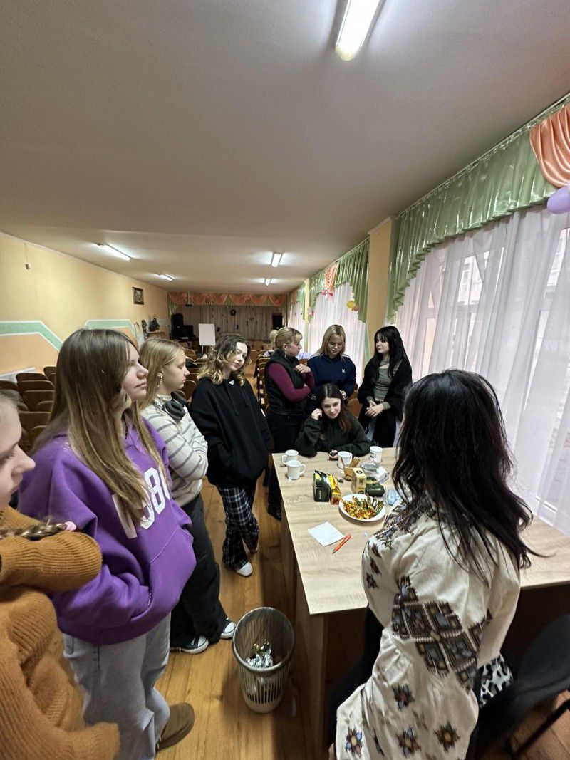 Разом з психологом було проведено заняття з елементами тренінгу для дітей та вихователів 