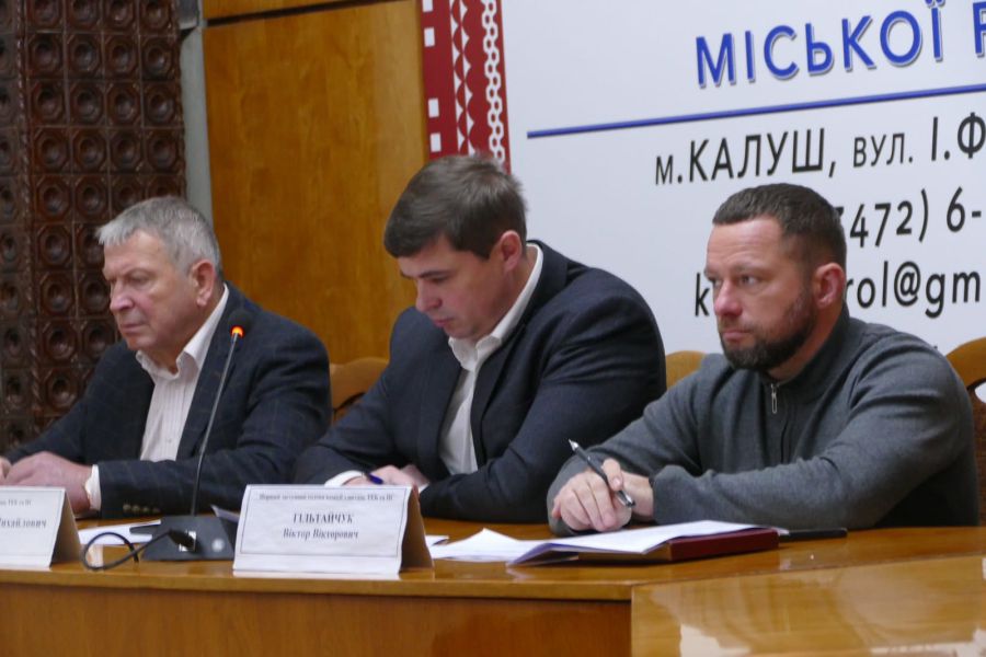 Надання відповіді про зарплати і премії верхівки міської влади відтермінували до 1 січня 2024 року. Фото: міська рада