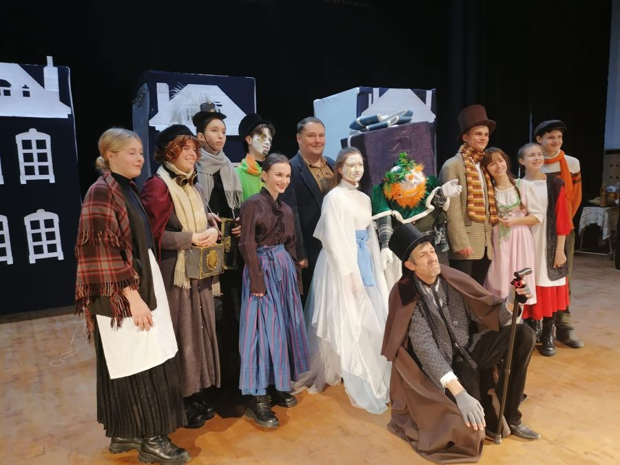 Вистава вразила красивою сценографією і цікавими режисерським ходами. Фото: Олена Мазур/Facebook