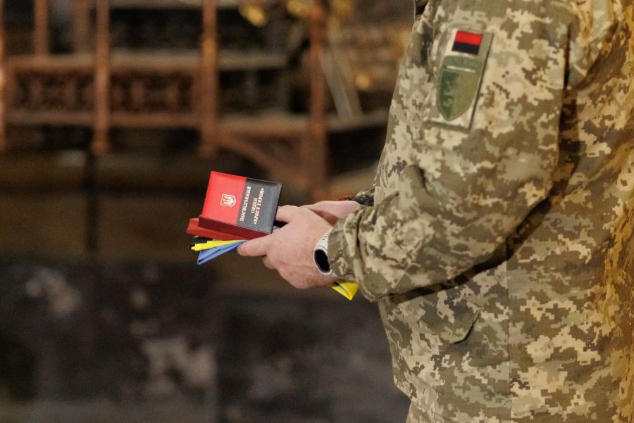 Хрест Героя»Хрест Героя» — нагорода, яку запровадила 24-та окрема механізована бригада імені короля Данила Галицького