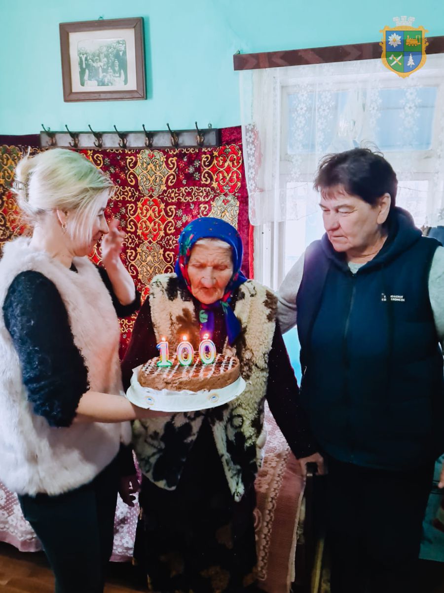 В пані Анни двоє дітей, четверо внуків, п’ять правнучок, один правнук та одна праправнучка.