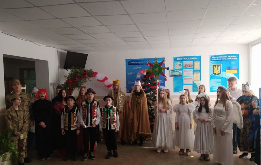 Учні зіграли у різдвяній виставі