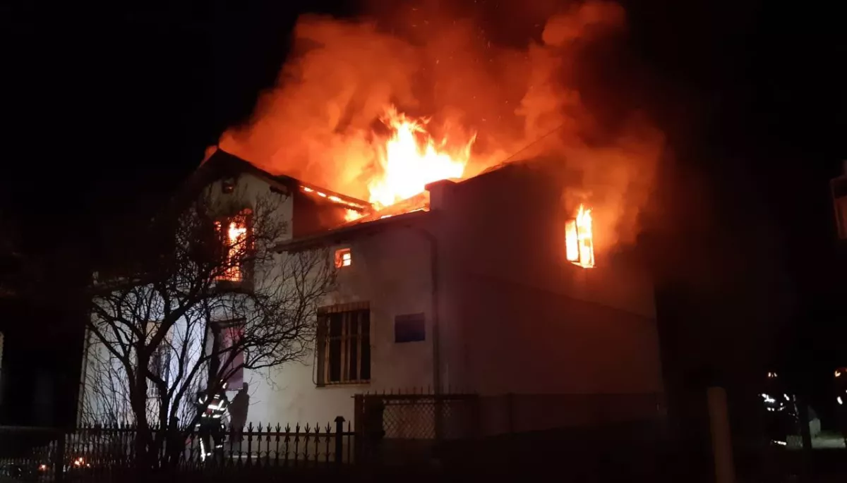 Внаслідок російської атаки "шахедів" згорів музей Шухевича у Львові