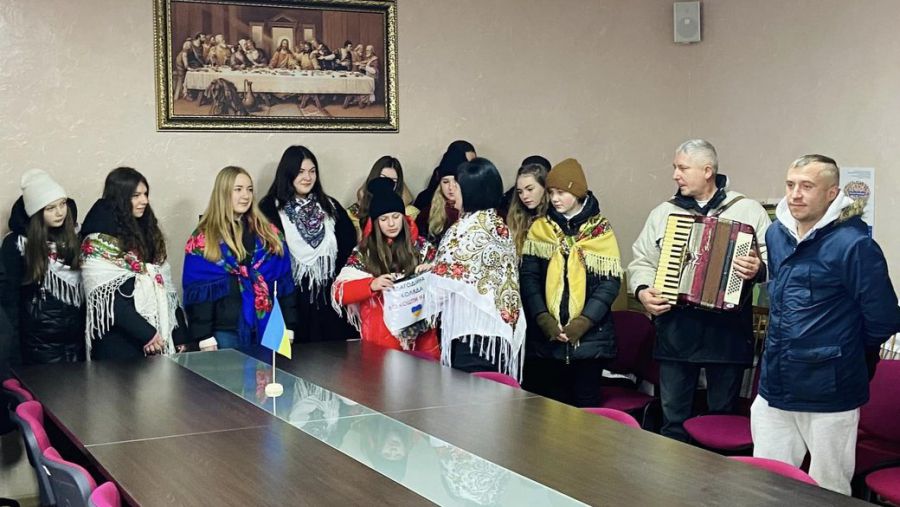 Колядуватимуть у селах до Стрітення. Після цього буде відома остаточна сума збору.