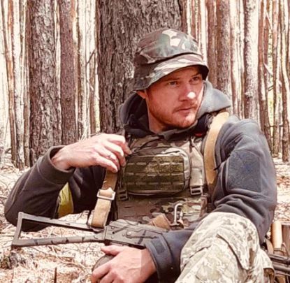 Степан Гуменюк служить у 130 окремому розвідувальному батальйоні Збройних сил України.  