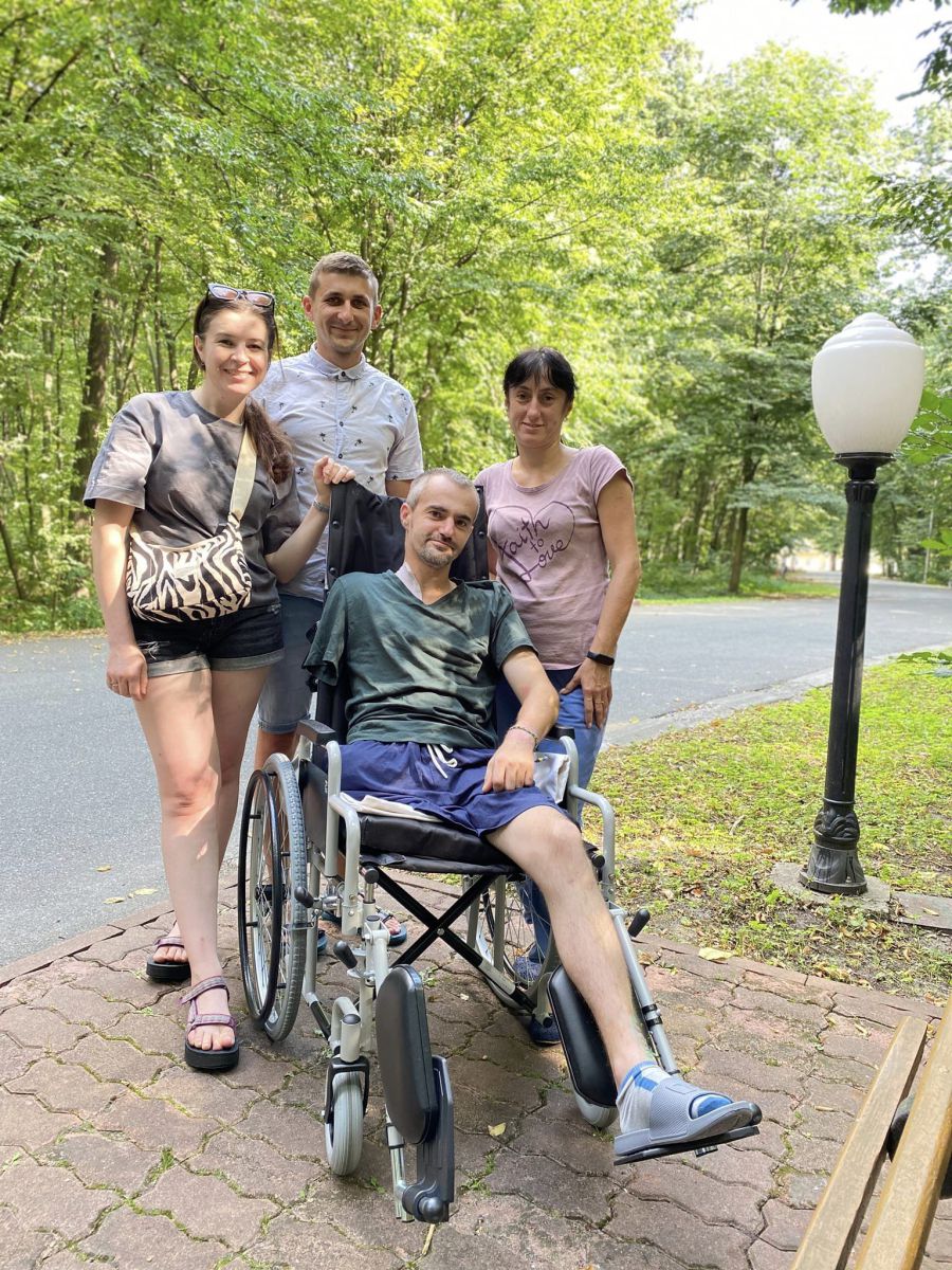 На Андрія чекає тимчасове механічне протезування у Львові