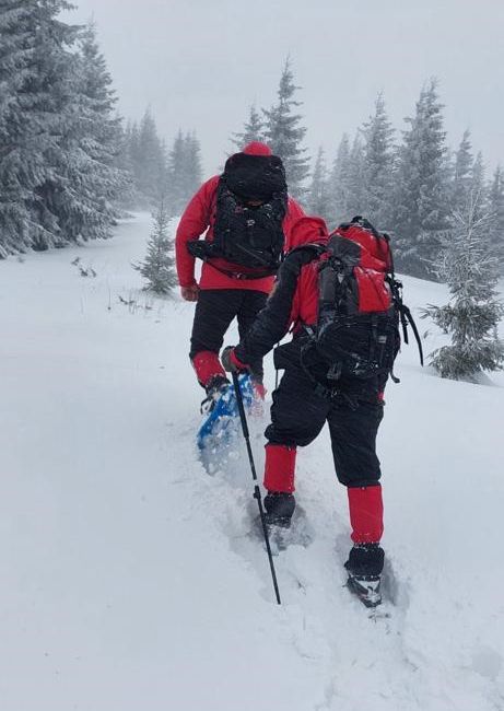 16 січня до проведення пошуково-рятувальних робіт залучено дві групи рятувальників у складі 9 чоловік