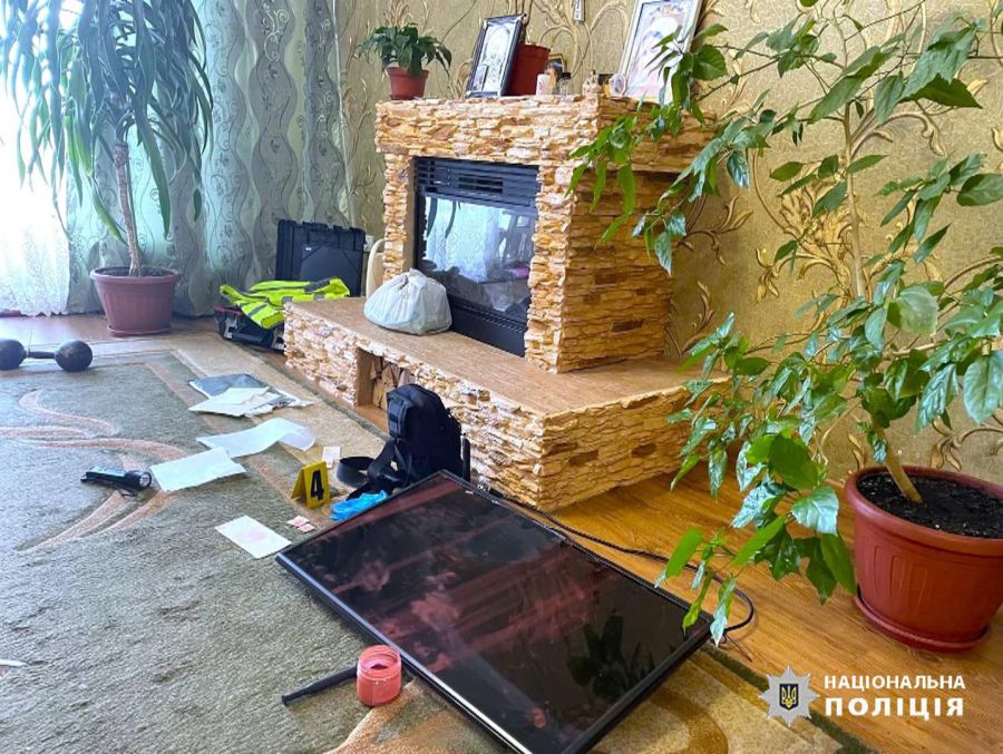 З місця події вилучили речові докази, які надалі скерують на проведення відповідних експертиз