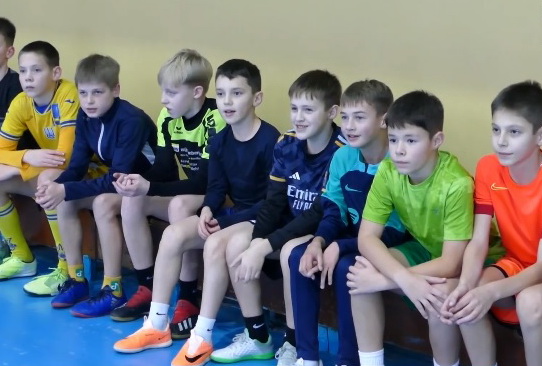 Після уроків відбуваються профільні загальні тренування. Фото: скрін із відео