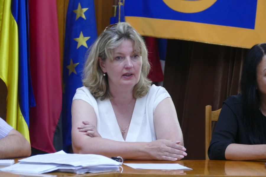 Також Наталія Кінаш отримала заробітну плату за сумісництвом як лікар Калуської ЦРЛ