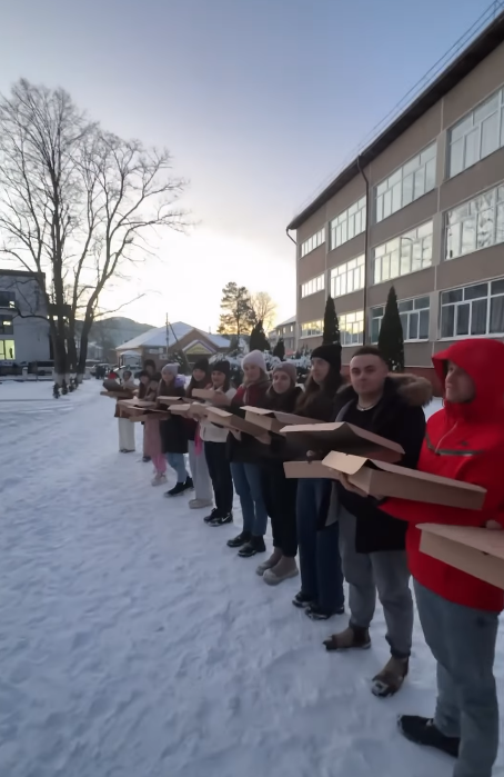 На Коляду молодь зібрала гроші на 27 дронів-камікадзе