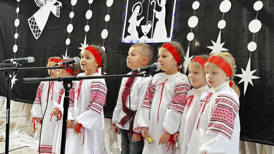 На Розколяді зібрали 68330 гривень, 200 євро і 200 доларів США. Фото: Іван Мазурик