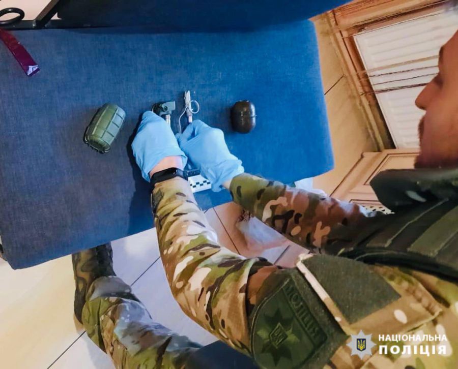 Усі речові докази слідчі надалі скерують для проведення експертиз