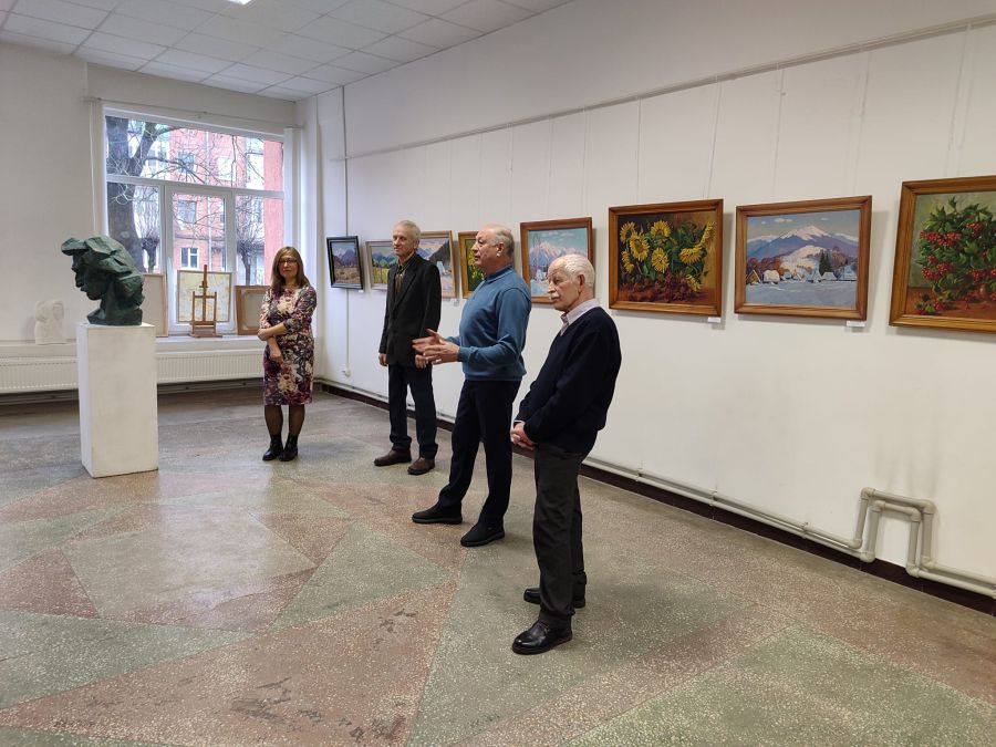 Виставка живопису і скульптури триватиме впродовж місяця. Фото: музейно-виставковий центр