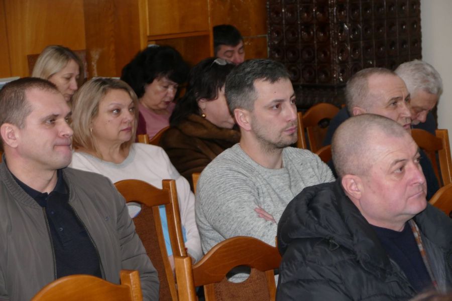 Про стан справ у старостинських округах доповіли керівники структурних підрозділів.