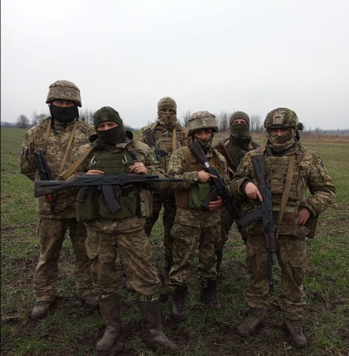 
Бійцям на передовій потрібна автівка