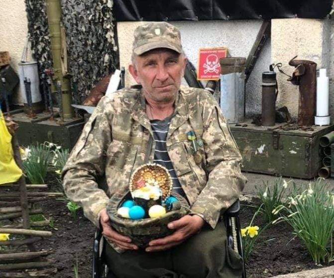 В цьогорічну Великодню поїздку Дмитро Малкович поїхав уже не з милицями, а в інвалідному візку.