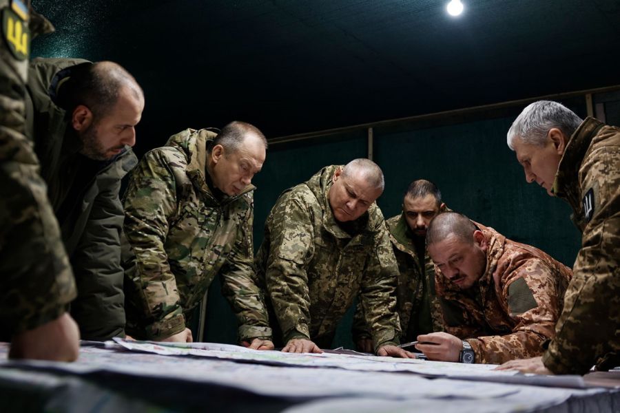Російські окупанти продовжують нарощувати свої зусилля та мають чисельну перевагу в особовому складі, — каже Сирський